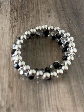Women’s Beaded Wire Bracelet - Black & Silver